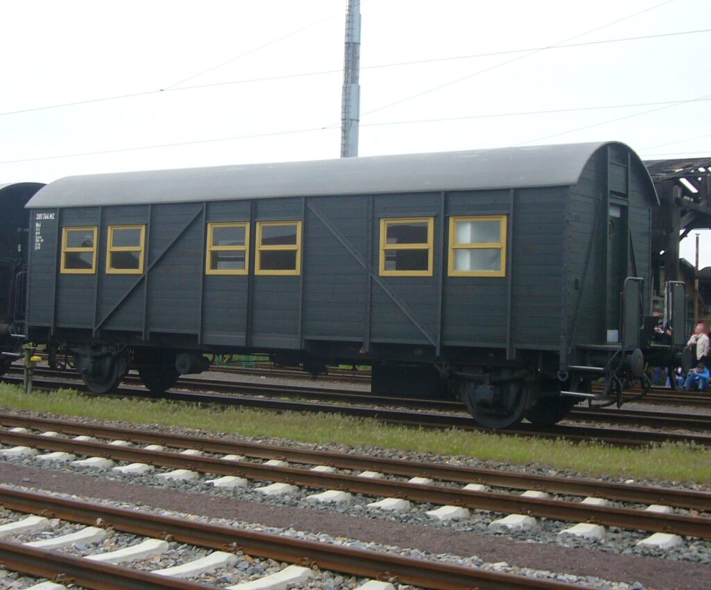 Wagon typu MCi43 - 301764 znajdujący się w Eisenbahnmuseum Darmstadt-Kranichstein. Fot: Wingolf/Wikimedia Domena Publiczna