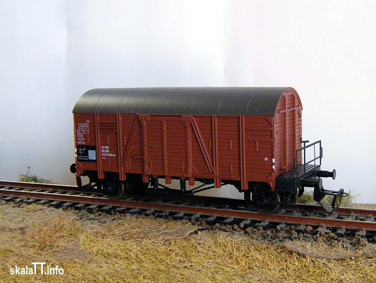 Köhler/Tillig. - nr.kat. 95221 Model wagonu z grupy "Oppeln" z pomostem hamulcowym. Epoka iV DR 27 50 222 6103-40 seria Hkms-z