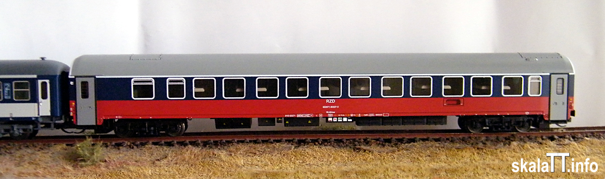 Model wagonu serii WLABmee numer 622071-90227-5 wyprodukowany przez firmę L.S.Models nr kat. 58011-2. Widok od strony przedziałów.