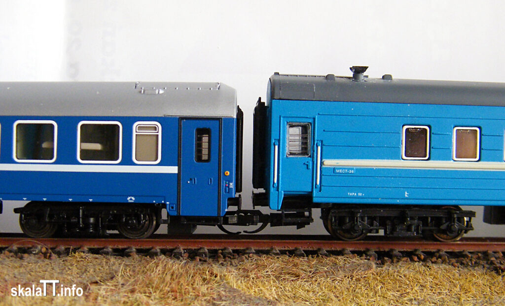 Model wagonu serii WLABmee numer 62 21 71-90 238-1, kolei białoruskich, wyprodukowany przez firmę L.S.Models nr kat. 58015 orz model wagonu z rodziny Ammendorf wyprodukowanego przez firmę TT-Model.