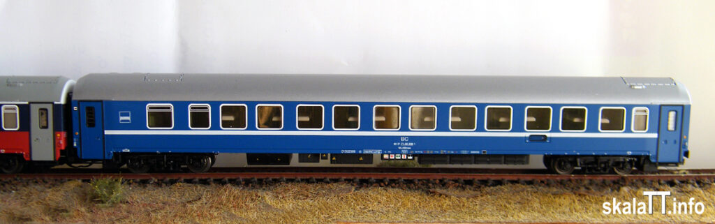 Model wagonu serii WLABmee numer 62 21 71-90 238-1, kolei białoruskich, wyprodukowany przez firmę L.S.Models nr kat. 58015. Widok od strony przedziałów.
