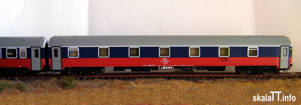 Model wagonu serii WLABmee numer 622071-90221-8 wyprodukowany przez firmę L.S.Models nr kat. 58011-1. Widok od strony korytarza.
